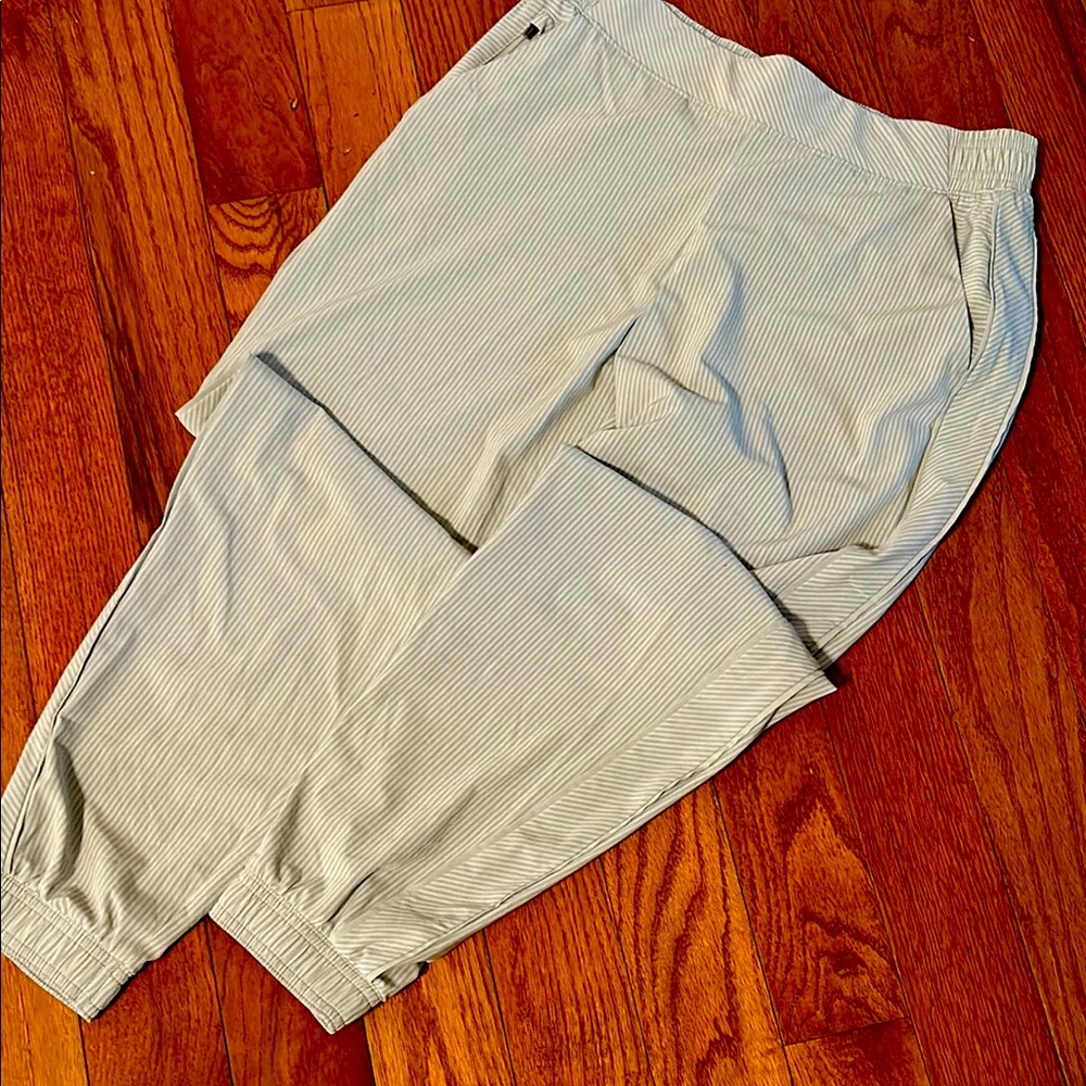 Athleta women’s textured jogger